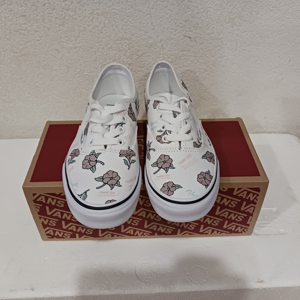 Vans - Picture 2 of 4